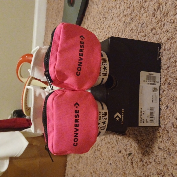 Sneakers - Picture 4 of 6